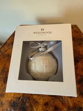 Wedgwood Jasperware Ball Ornament The Night Before Christmas White Blue Trim Box